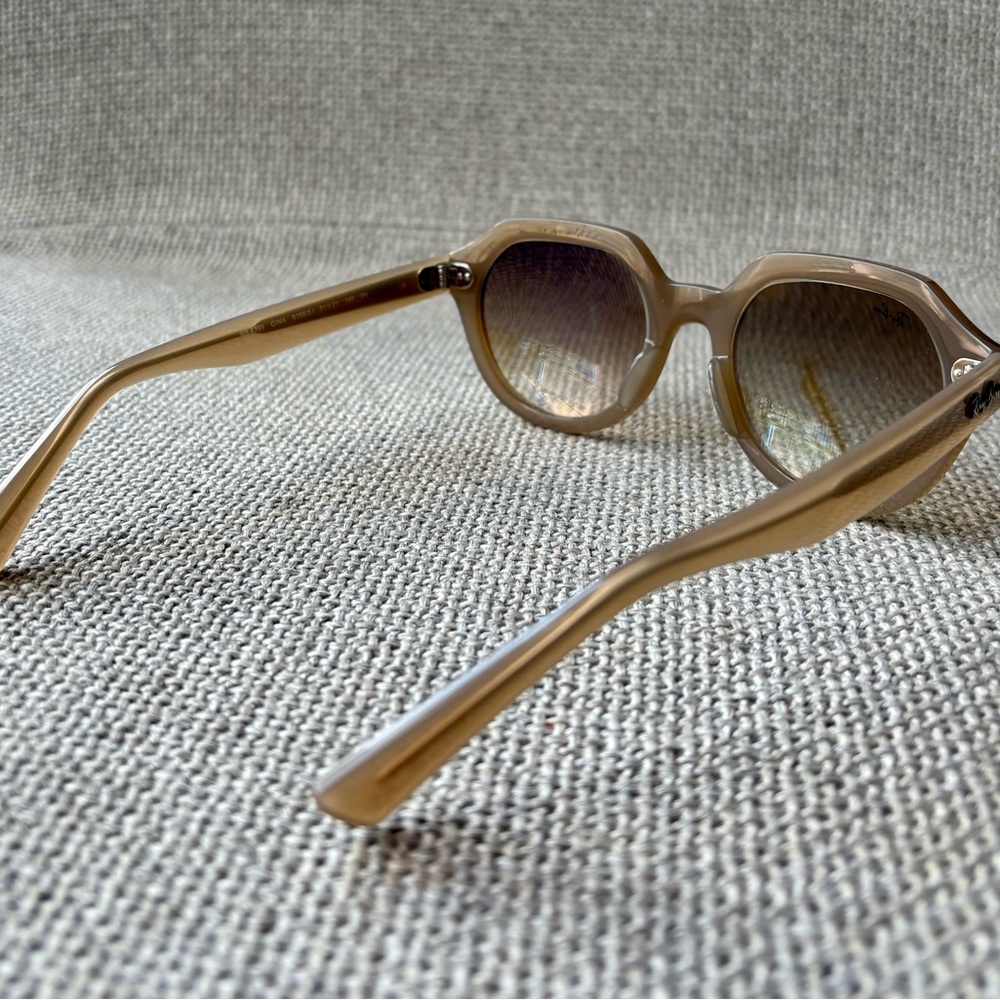 Ray-Ban Tan Sunglasses Classic Design - Picture 4 of 5
